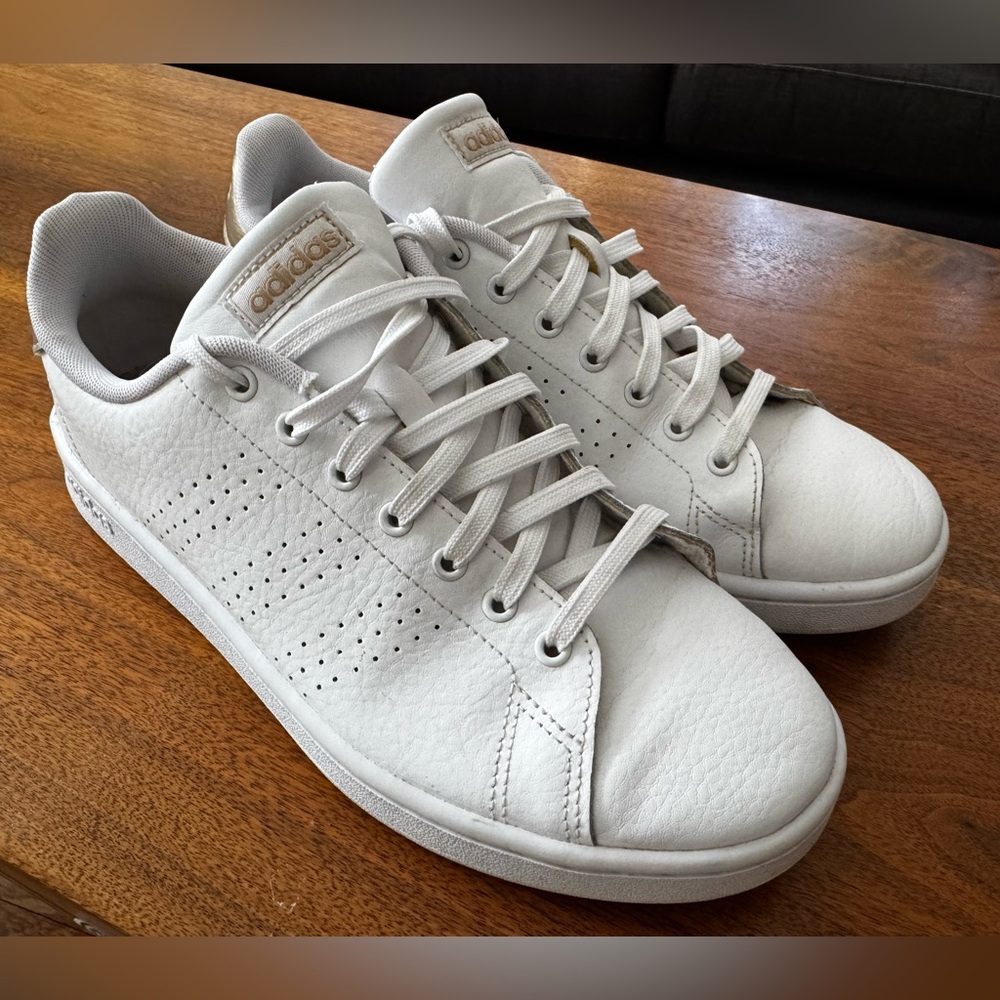 Gold & White Woman’s Advantage 2.0 Metallic Adidas Tennis Shoes Sneakers 10